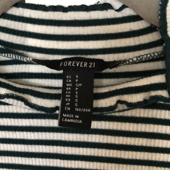 Stripped Crop Top - Picture 4 of 4